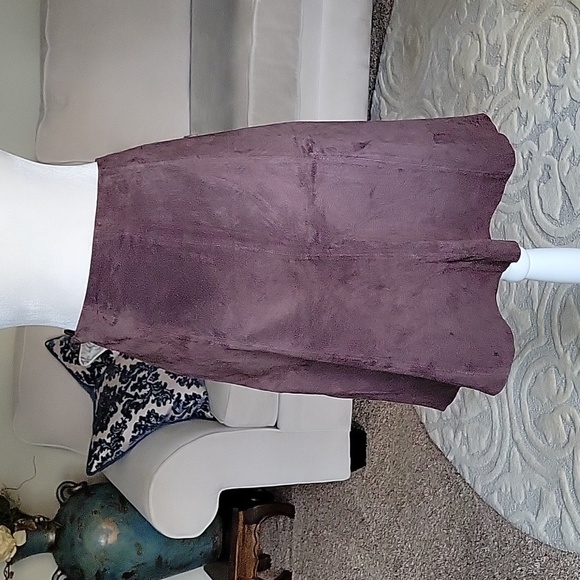Daisy Fuentes Moda Suede Leather Skirt - Picture 2 of 9